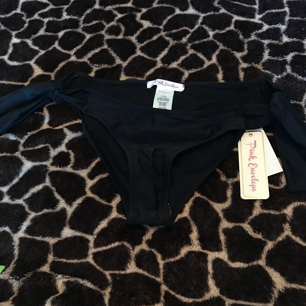 Bathing suit bottoms👙